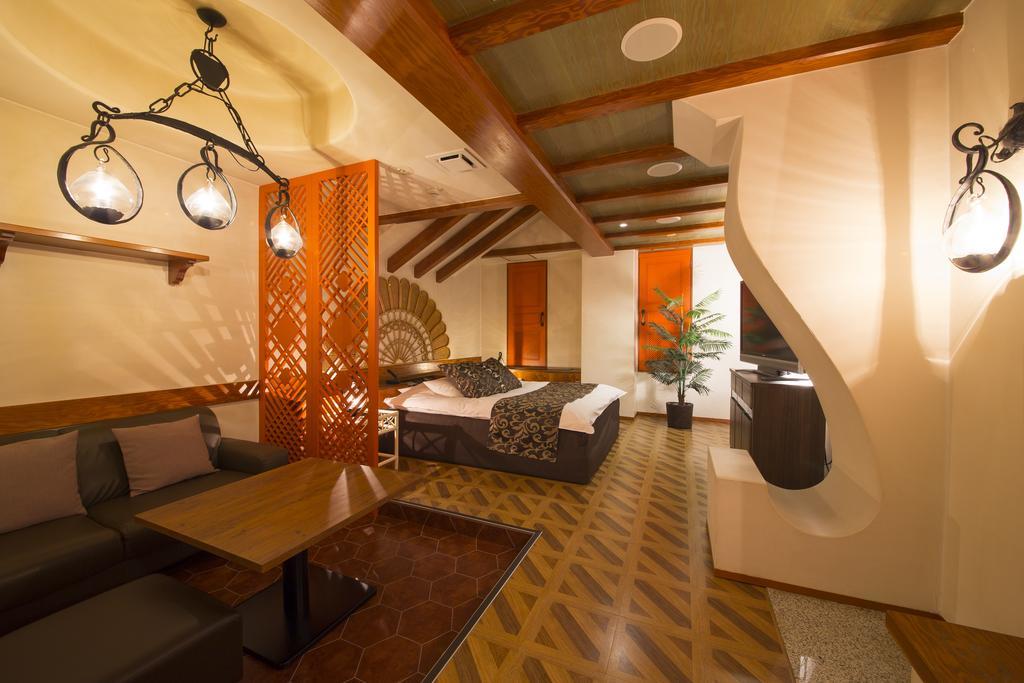 Hotel Beni East (Adults Only) Oszaka Szoba fotó